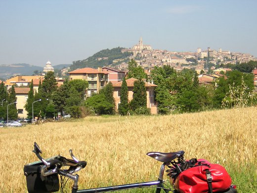 Todi, hoch ueber dem Tal des Tiber