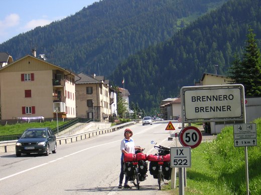 Die Passhöhe (1364 m) ist erreicht