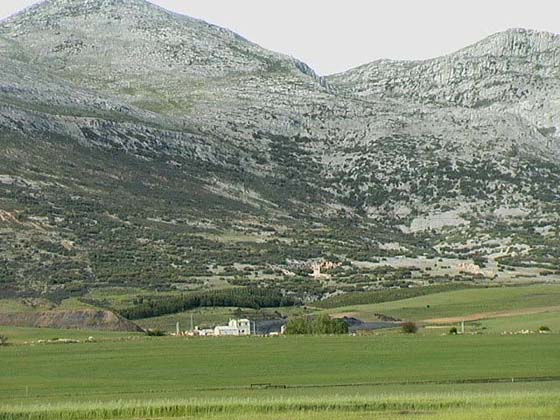 weite Hochebene vor der Sierra del Brezo