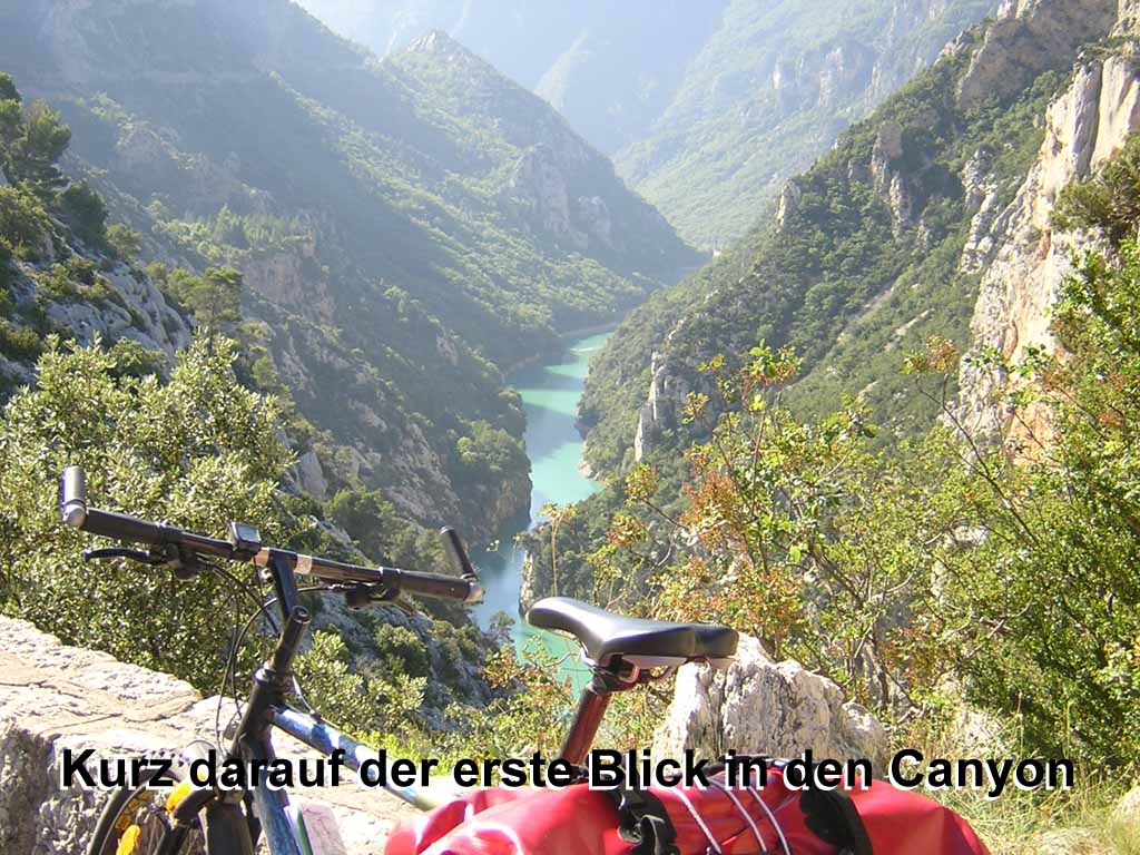 Blick aus halber Höhe in den Canyon